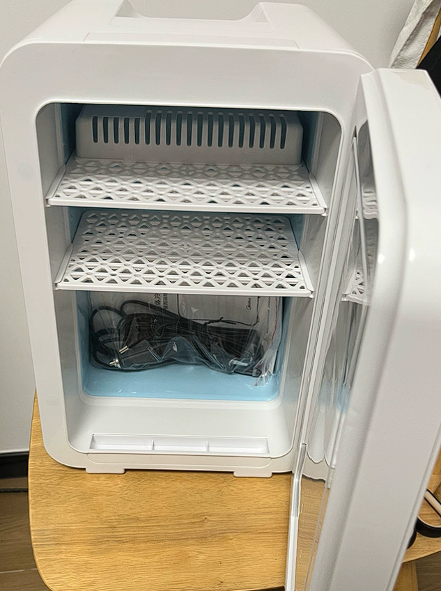 车载冰箱解决夏日车内冷饮需求