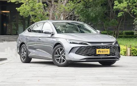 10万级插混家轿怎么选？秦L DM-i和银河A7实测对比来了