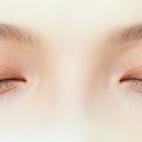 居家睑板腺按摩真能替代医院治疗吗？
