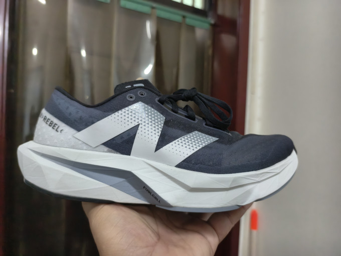 跑鞋