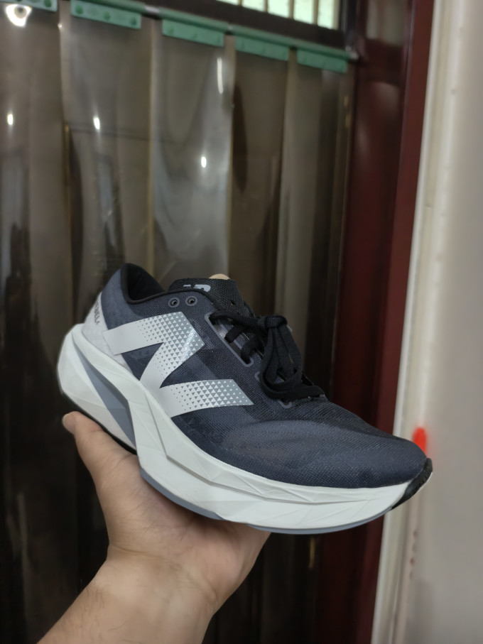 跑鞋