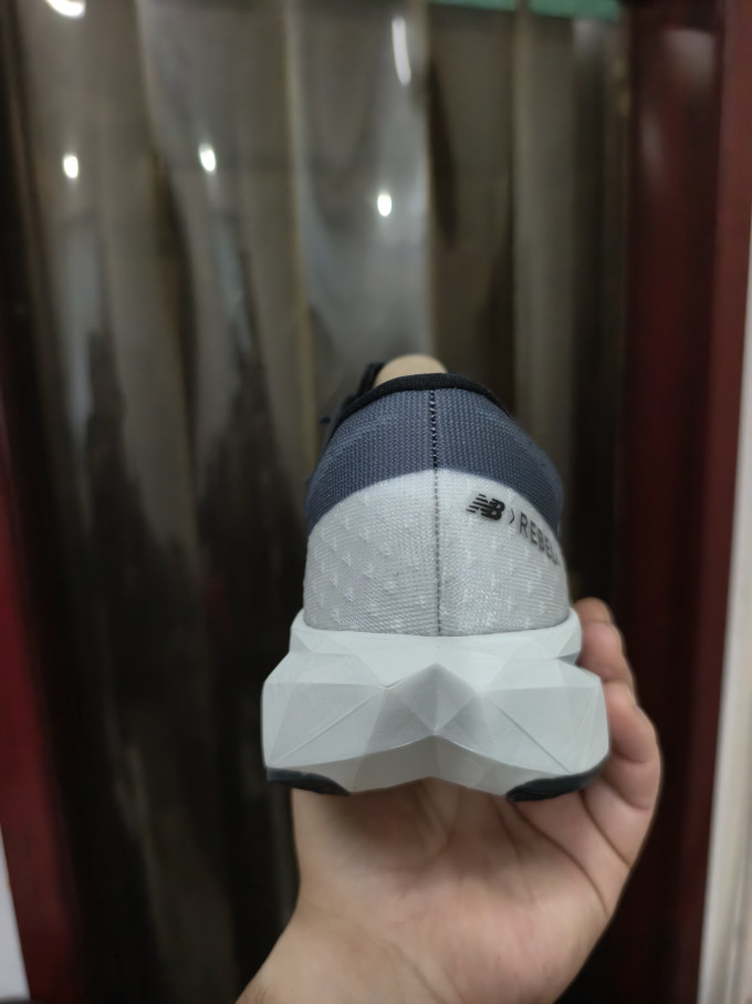 跑鞋