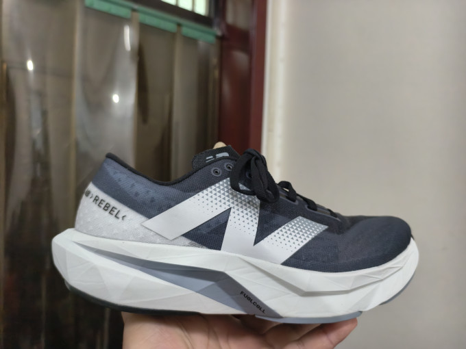跑鞋
