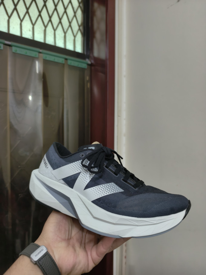 跑鞋