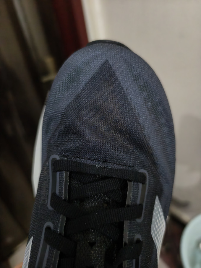 跑鞋
