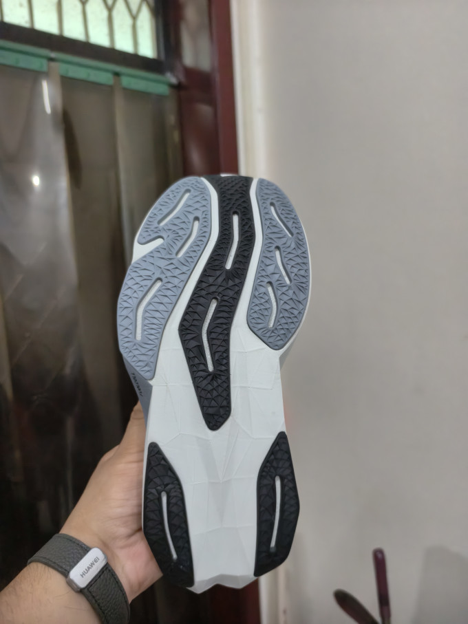 跑鞋