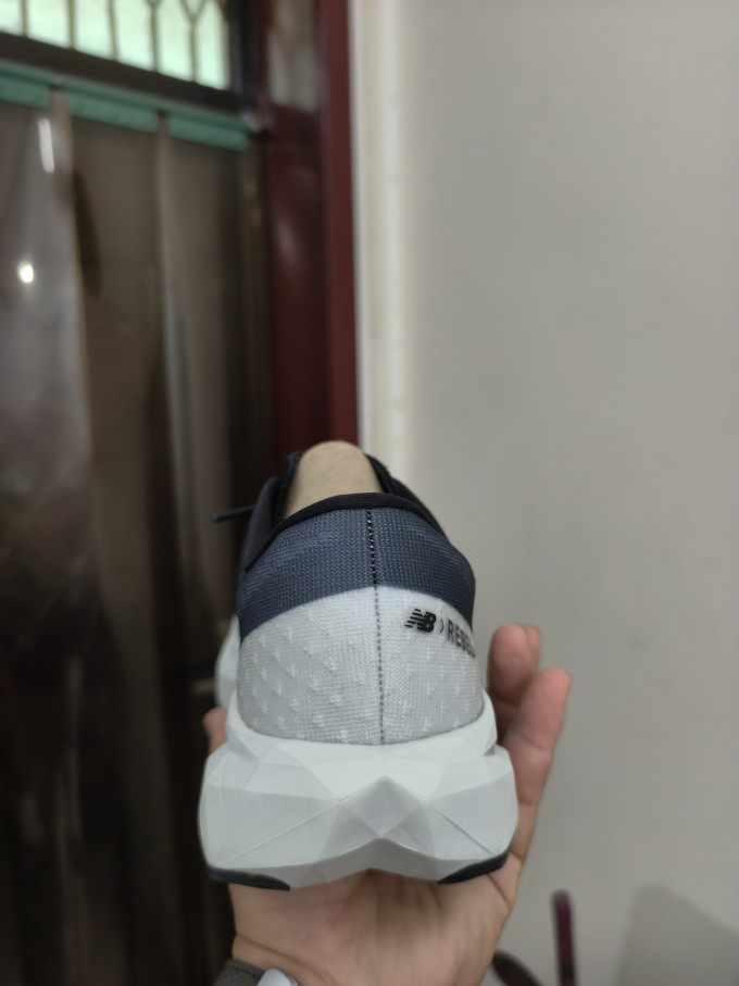 跑鞋