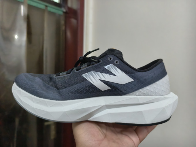 跑鞋
