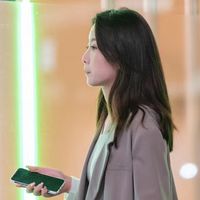香港女生的街拍非常惊艳，裤不紧身，鞋穿平底，却个个松弛又高级