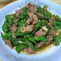 就这盘青椒炒肉，我能干掉三碗米饭🍚