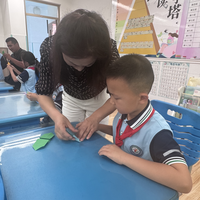 一张废纸转出的专注力：纸指尖陀螺为何让孩子安静半小时