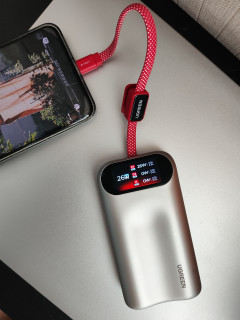 千玺同款礼盒太贵了！绿联P6屏显45W充电宝单入更值