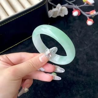 卡地亚叠戴不显乱的底层逻辑
