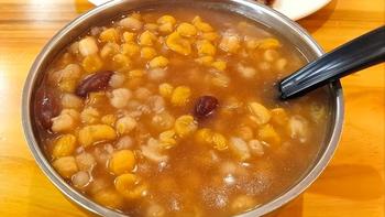 高血糖别乱吃粗粮！大碴粥和糯玉米，一个稳糖一个升糖快