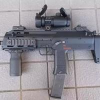 MK4腰射真比MP7准？26万改出贴脸神枪，但别乱堆配件