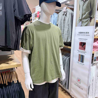 优衣库，藏在基础款里的夏日松弛感