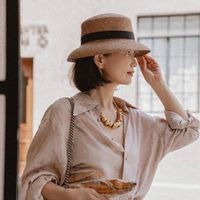 中老年女人佩戴帽子，记住这3戴3不戴原则，减龄又洋气，没大妈感
