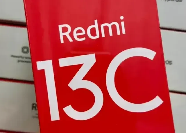 大量全新Redmi 13C国际版手机涌入咸鱼，6.74英寸屏，8+256G存储