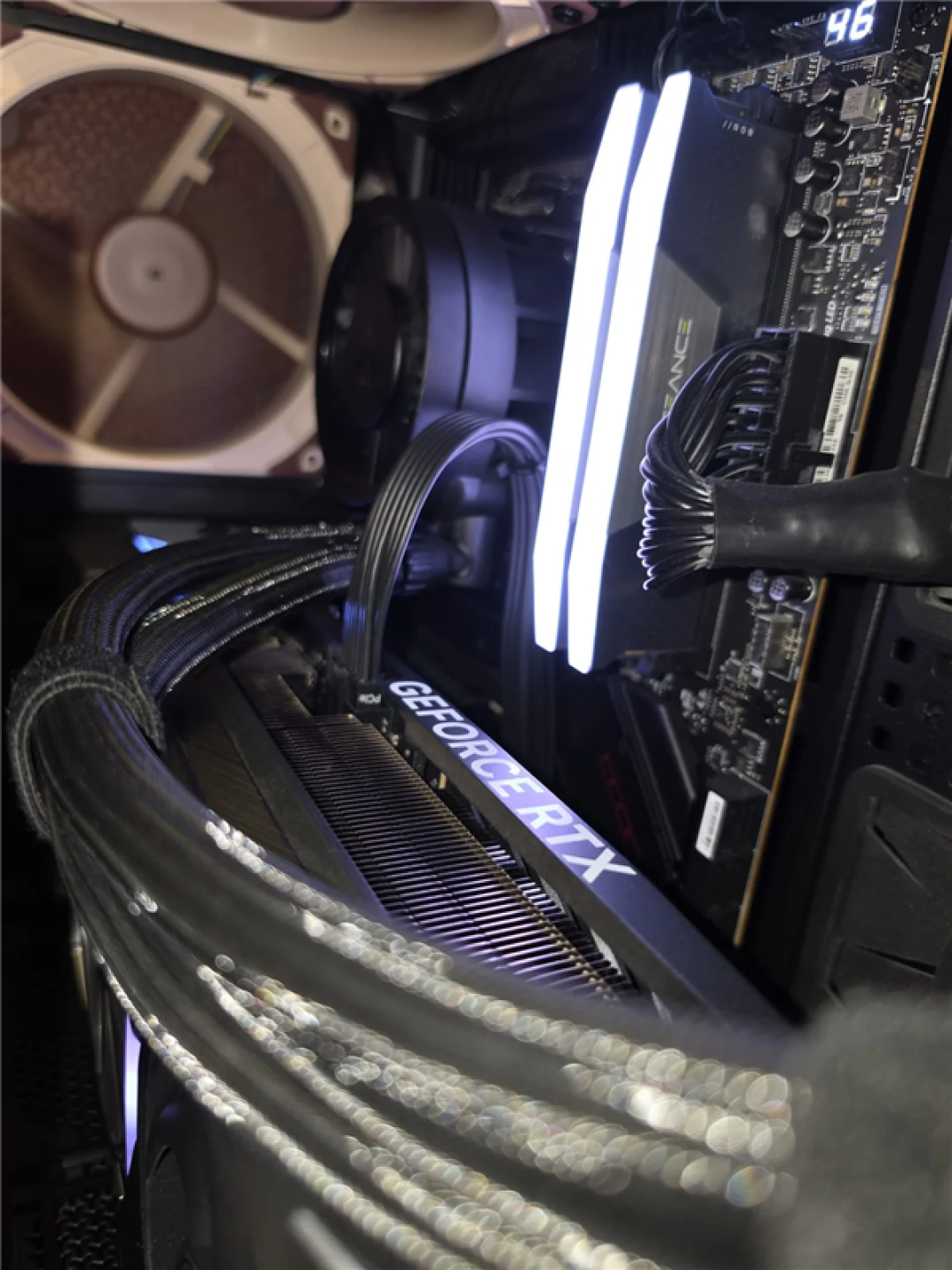 防不胜防!每月小心翼翼检查:RTX 5090接口还是烧了