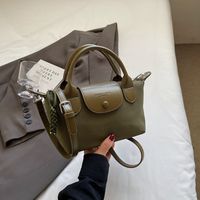 Prada尼龙包值不值得买？万元价位和Gucci、Dior皮革包深度对比