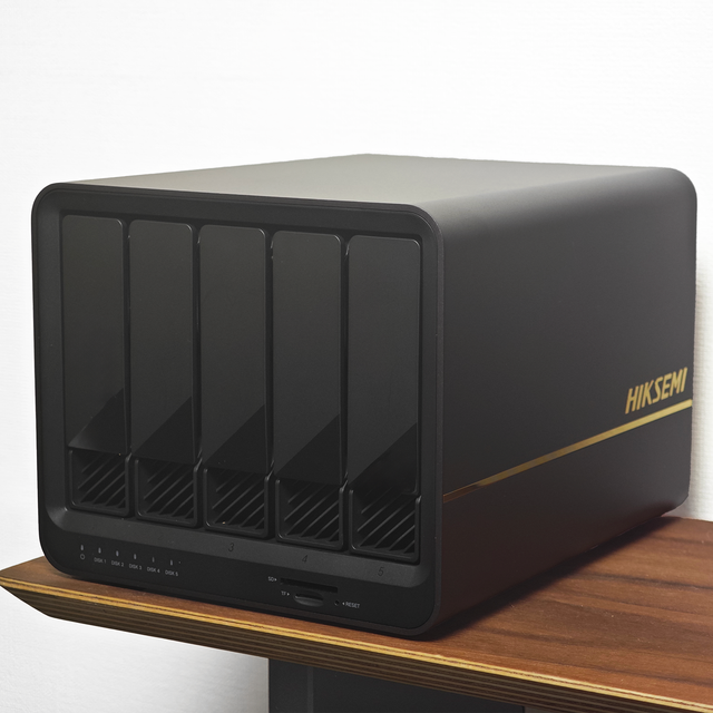 安防大厂出品，千元级五盘位AI NAS：海康存储MAGE50X实测分享！