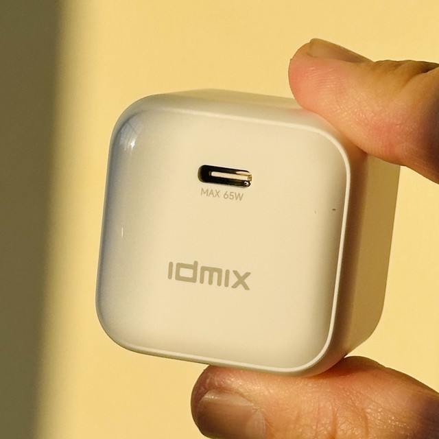 差旅减负神器：IDMIX 65W单口氮化镓充电器实测体验