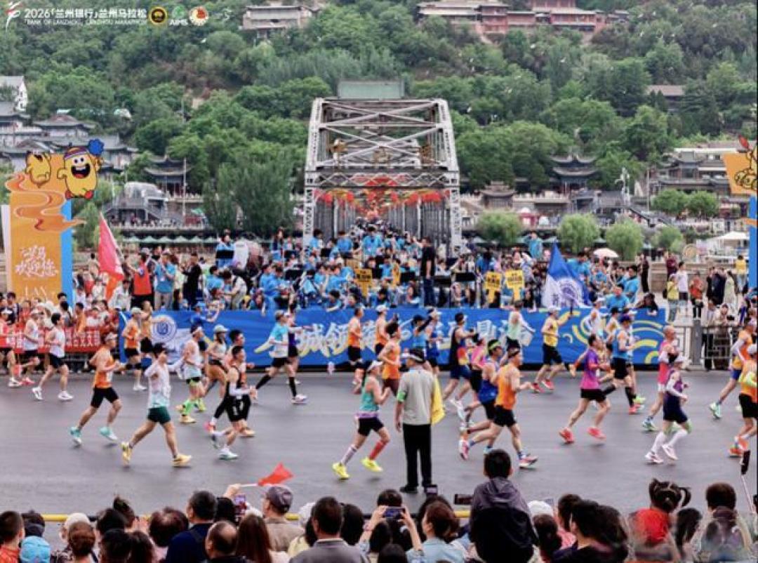 骑电动车跑马拉松?兰州开罚单:骑车禁三年,替跑终身禁赛