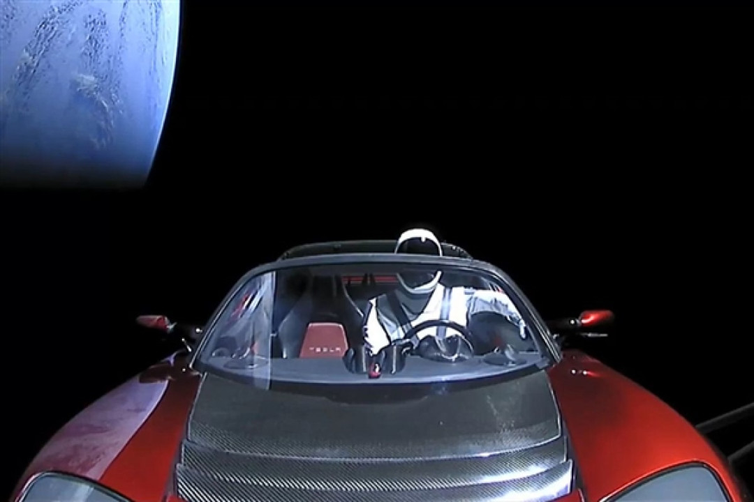 马斯克:我原来那辆特斯拉目前正在地球火星之间飞行 至少还要飞1000万年