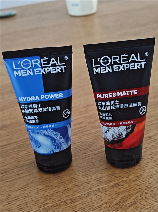 欧莱雅磨砂洁面改善油痘肌