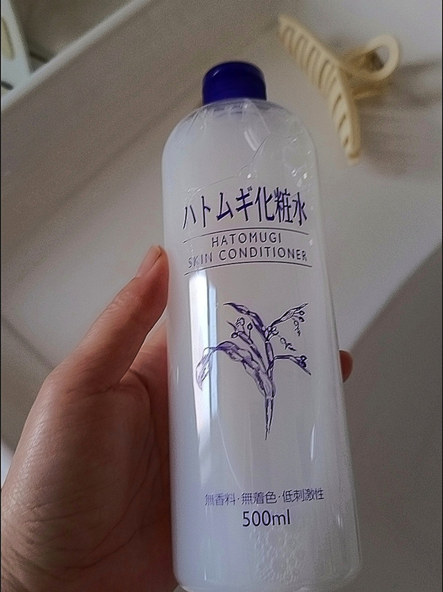 15块爽肤水对比180元精华水！夏天湿敷差别居然这么大