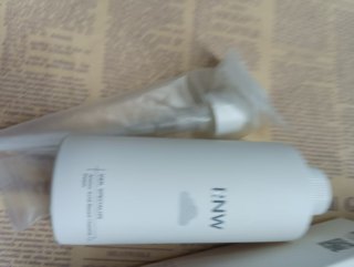 RNW氨基酸洁面泡沫：温和清洁