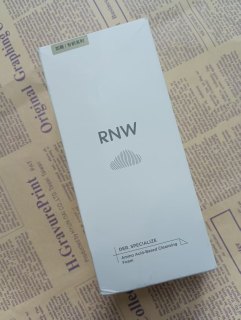 RNW氨基酸洁面泡沫：温和清洁