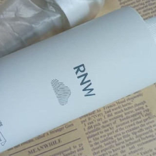 RNW洁面泡沫，懒人友好型设计
