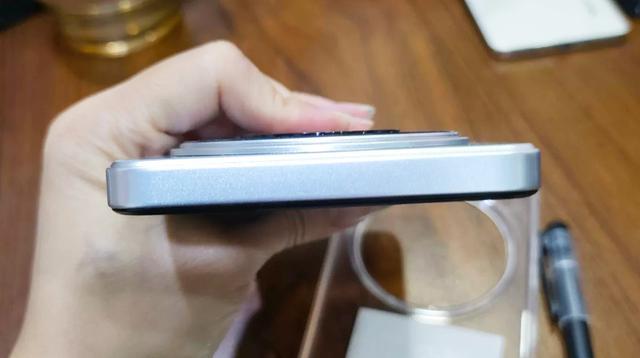 百元LCD手机怎么选？护眼续航系统三大维度实测对比