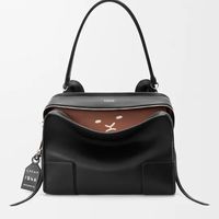 LOEWE两款爆款手袋对决:松弛感吐司包 vs 几何雕塑Puzzle,谁更值得入手?
