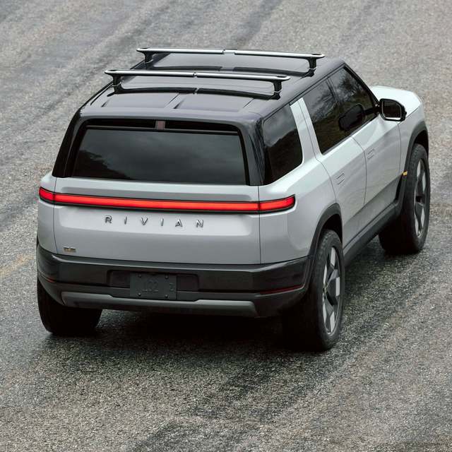 Rivian R2正式交付！330英里续航+656马力，杀入Model Y腹地