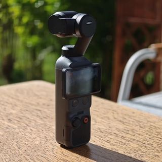 拍人像Vlog选Pocket 4还是iPhone 17？实测对比告诉你值不值得买