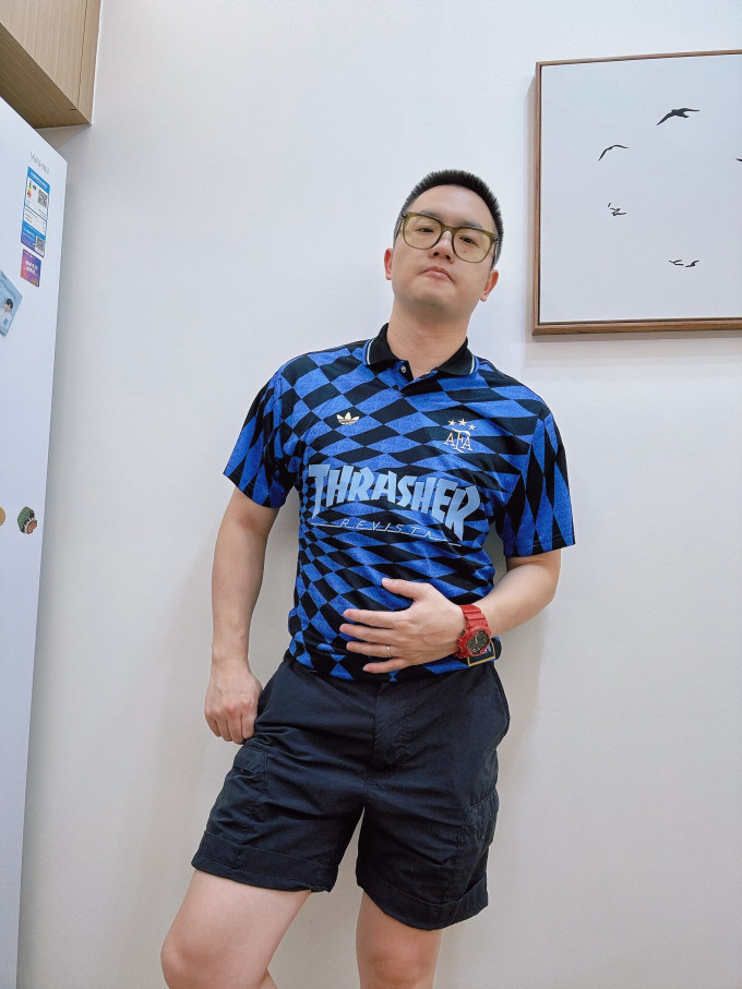 阿迪达斯运动T恤