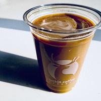 瑞幸瓶装咖啡杀入即饮赛道，6元喝到门店爆款？