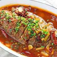 炖鱼去腥秘诀:三步清源+香料精准配比
