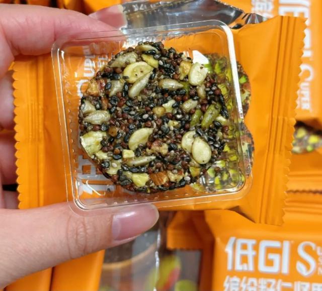 山姆低卡零食避坑指南：这3个标准不达标，再“健康”也别买