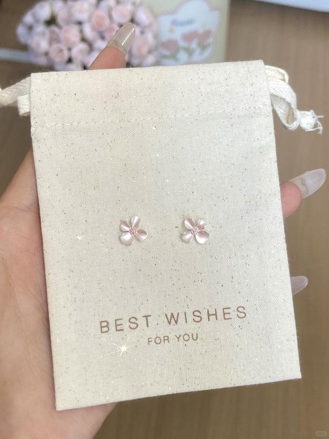 啊啊啊！！好漂亮的粉色栀子花耳钉～