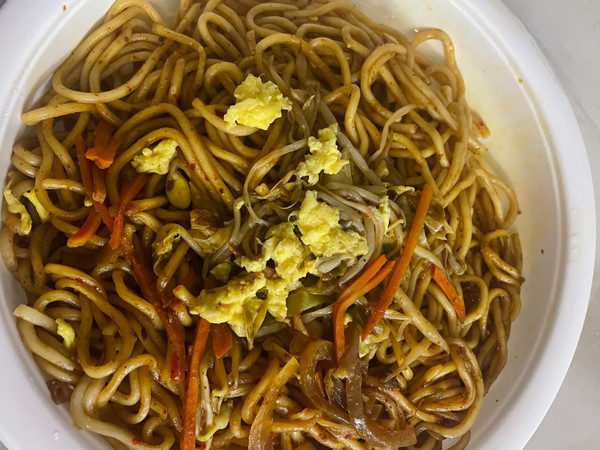 7-11的时蔬炒面究竟有多卷？吃一次就被征服