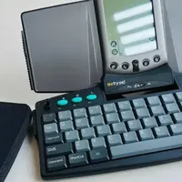 26 年前的神作！Palm 折叠键盘、PDA 配件史的 “开山之作”
