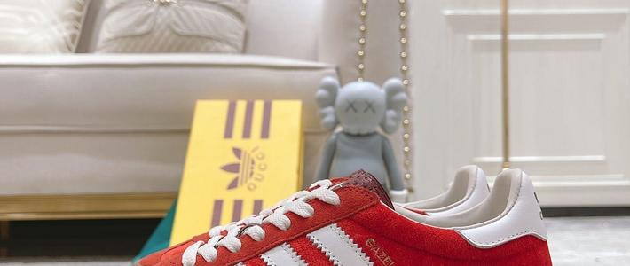 Adidas x Gucci 2026联名怎么选？德训鞋和拖鞋实测对比