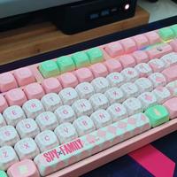 二次元浓度超标！AKKO 5108B 联名款键盘把阿尼亚捧在手心