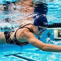 五款热门防雾泳镜实测：谁真能游千米不起雾？