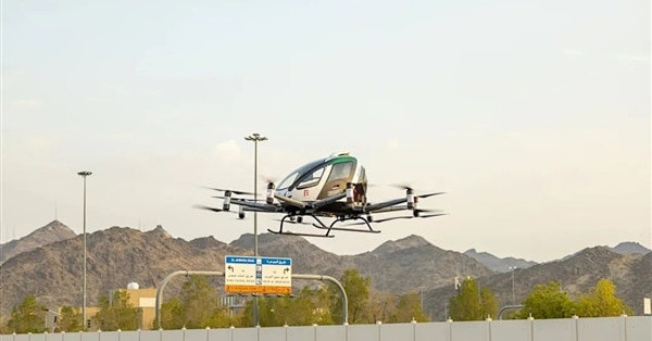 突破高海拔飞行壁垒！国产纯电空中出租车10分钟载人飞跃洱海