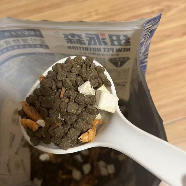 挑食怪终于低头了！这口海陆双拼冻干粮绝了🐟