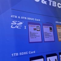 等了两年：8TB SD卡终于要出货了！